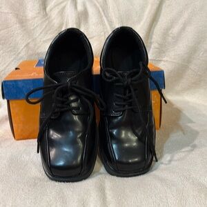 Sonoma boys size 4 - worn only a few times- like new- dress shoes- black